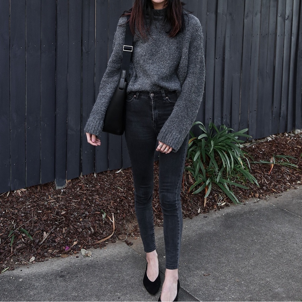 Everlane The Form Black Leather Adjustable Strap Bag - Picture 3 of 9